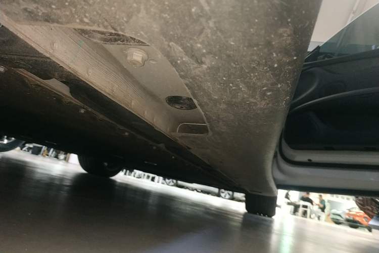 Used IM L6 2024 Max Standard Edition Right Side Sill