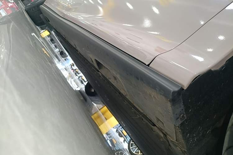 Used IM L6 2024 Max Standard Edition Right Side Sill