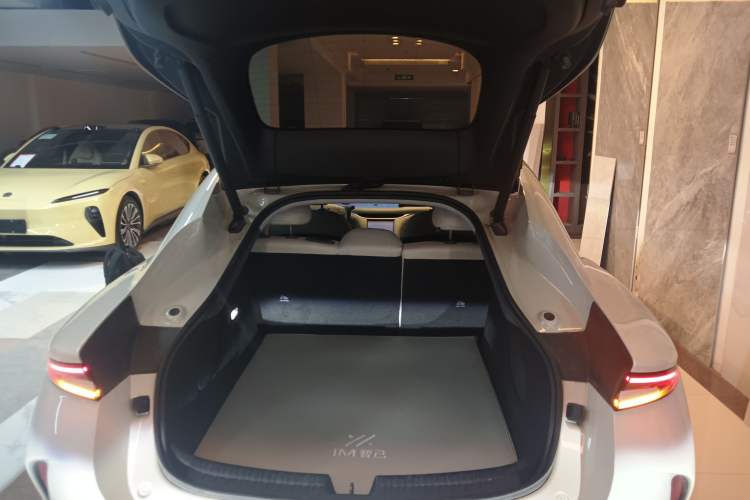 Used IM L6 2024 Max Standard Edition Trunk