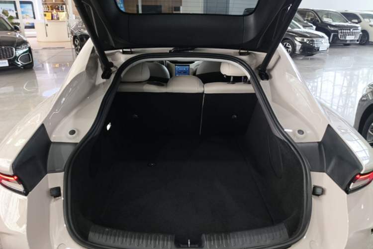 Used IM L6 2024 Max Long-Range Version Trunk