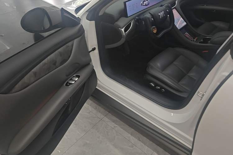 Used IM L6 2024 Max Extended-Range Version Driver Seat