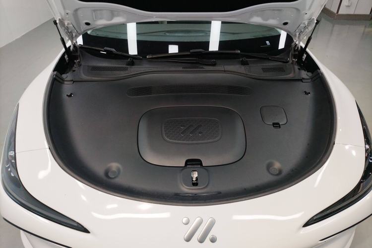 Used IM L6 2024 Max Standard Edition Engine Bay