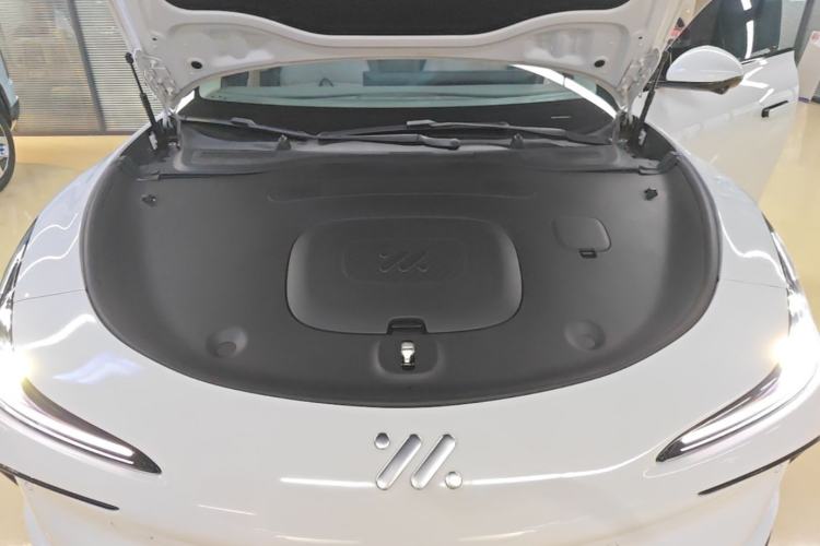 Used IM L6 2024 Max Standard Edition Engine Bay