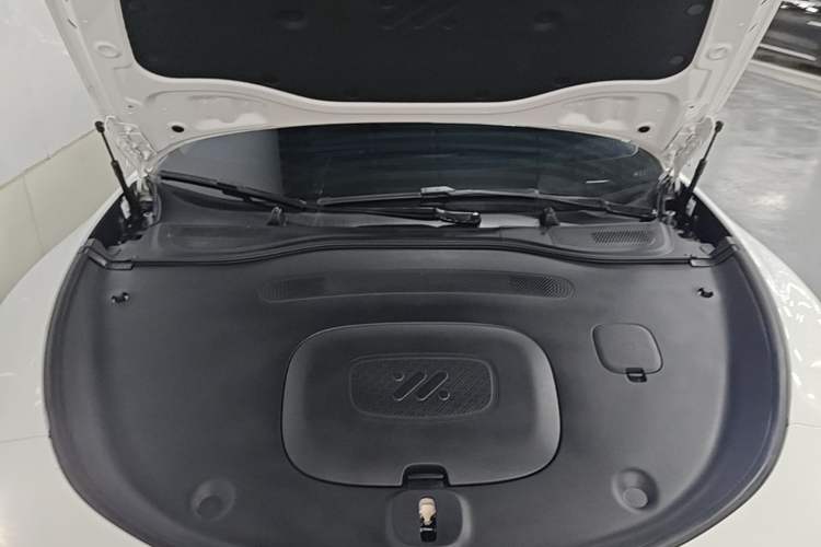 Used IM L6 2024 Max Standard Edition Engine Bay