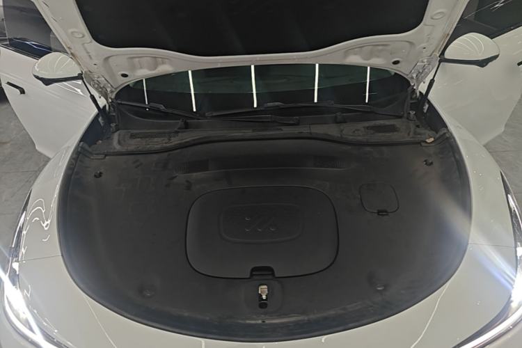 Used IM L6 2024 Max Extended-Range Version Engine Bay