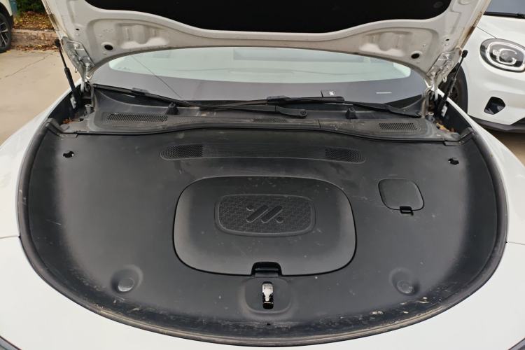 Used IM L6 2024 Max Standard Edition Engine Bay