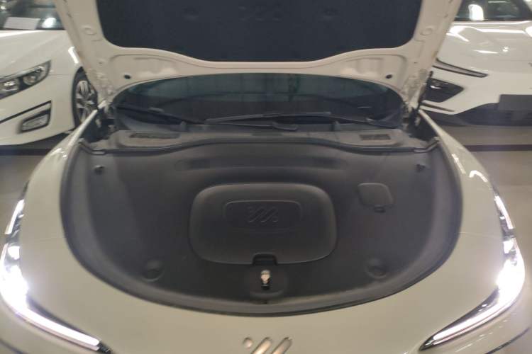 Used IM L6 2024 Max Standard Edition Engine Bay