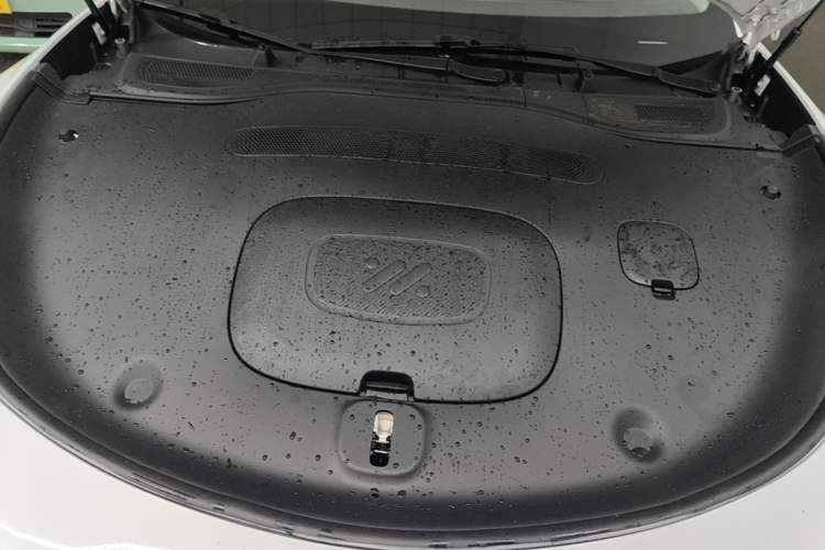 Used IM L6 2024 Max Standard Edition Engine Bay