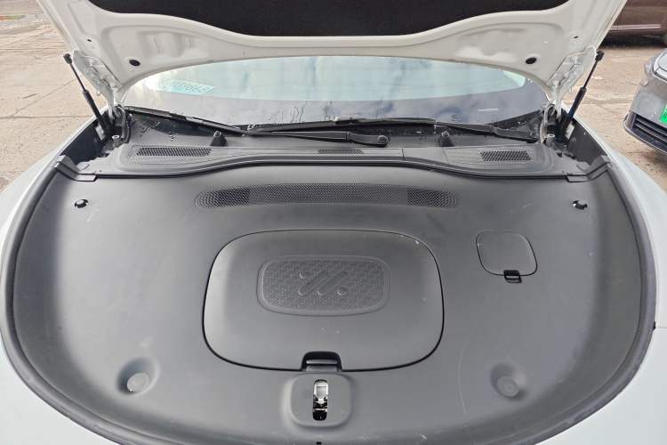 Used IM L6 2024 Max Standard Edition Engine Bay