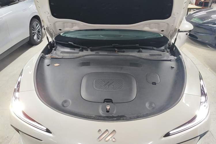 Used IM L6 2024 Max Standard Edition Engine Bay