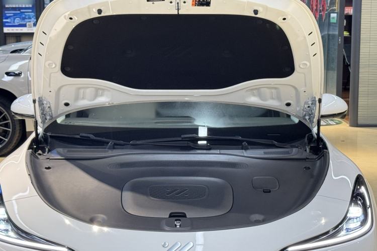 Used IM L6 2024 Max Standard Edition Engine Bay