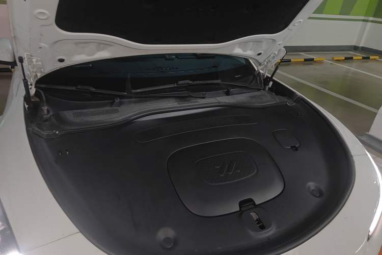 Used IM L6 2024 Max Standard Edition Engine Bay Right