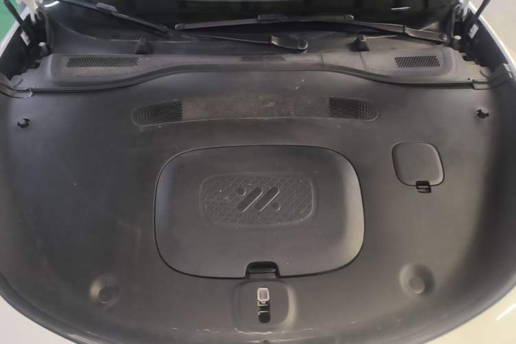 Used IM L6 2024 Max Standard Edition Engine Bay