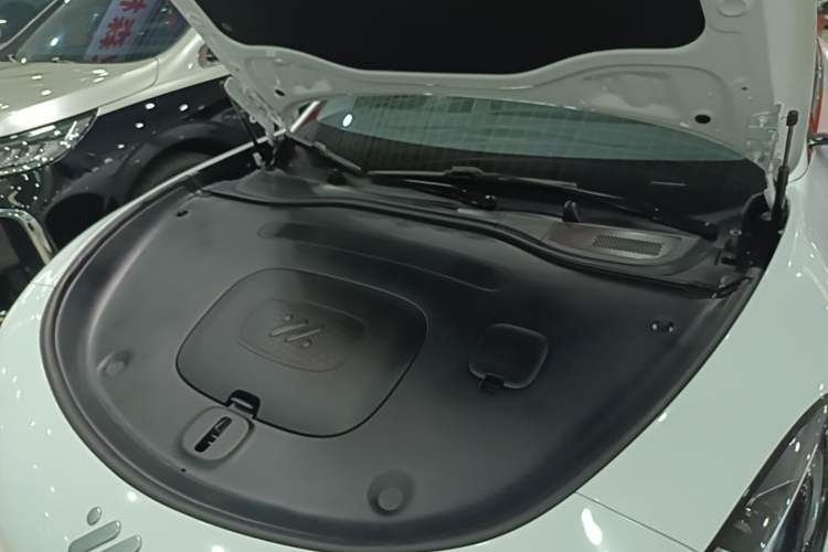Used IM L6 2024 Max Standard Edition Engine Bay