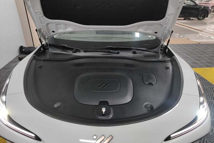Used IM L6 2024 Max Standard Edition Engine Bay
