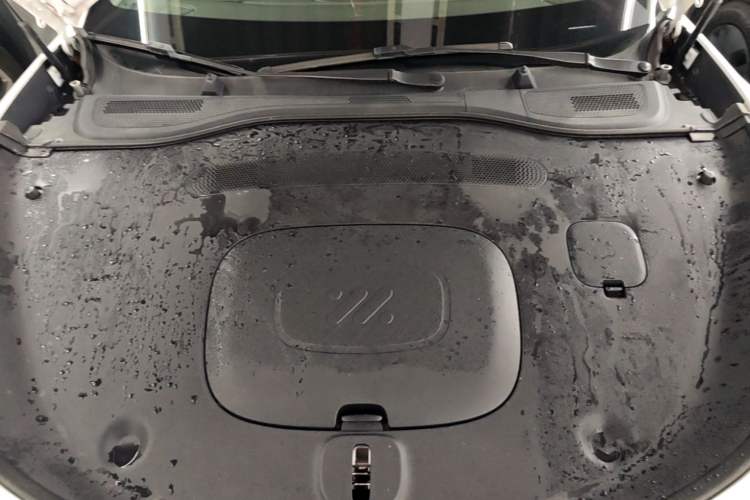 Used IM L6 2024 Max Standard Edition Engine Bay