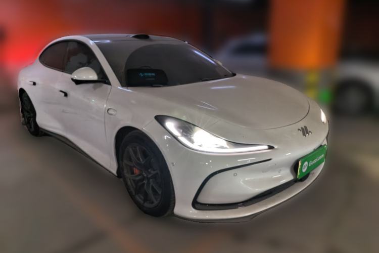 Used IM L6 2024 Max Standard Edition Front Right 45 Deg