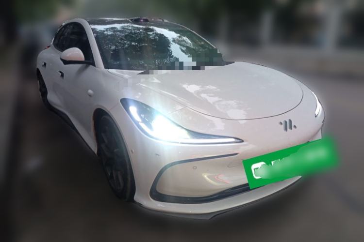 Used IM L6 2024 Max Standard Edition Front Right 45 Deg