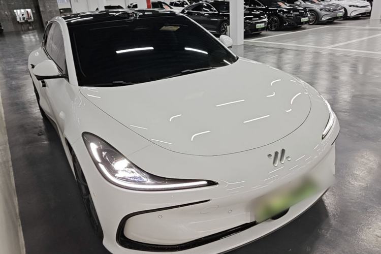 Used IM L6 2024 Max Standard Edition Front Right 45 Deg