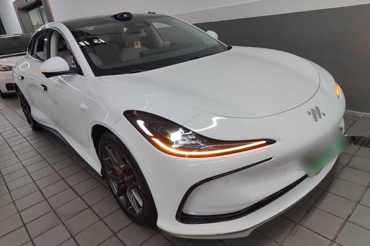 Used IM L6 2024 Max Standard Edition Front Right 45 Deg