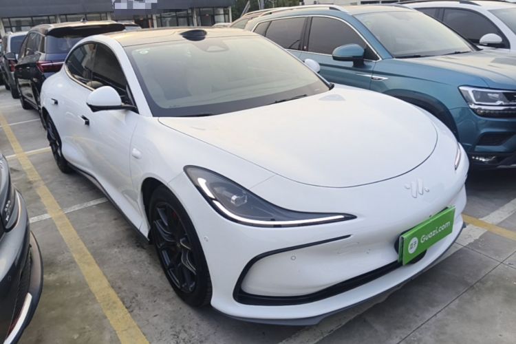 Used IM L6 2024 Max Standard Edition Front Right 45 Deg