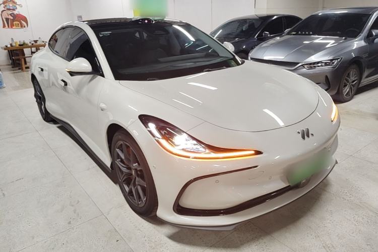 Used IM L6 2024 Max Standard Edition Front Right 45 Deg