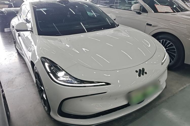 Used IM L6 2024 Max Standard Edition Front Right 45 Deg
