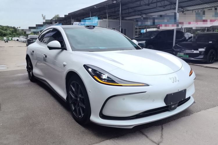 Used IM L6 2024 Max Standard Edition Front Right 45 Deg