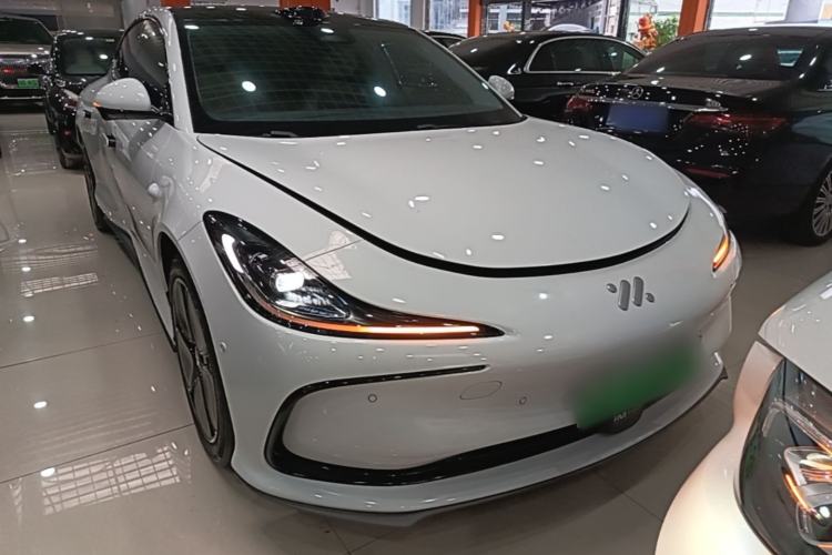 Used IM L6 2024 Max Standard Edition Front Right 45 Deg