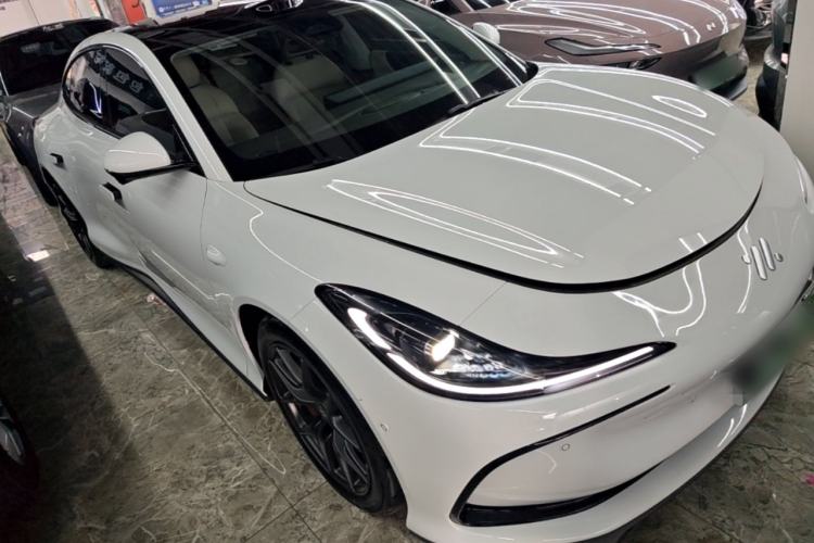 Used IM L6 2024 Max Standard Edition Front Right 45 Deg