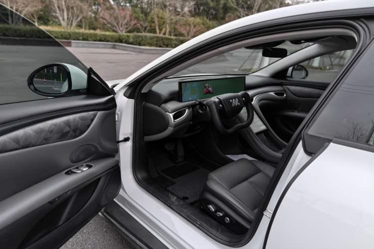 Used IM L6 2024 Max Standard Edition Interior 2