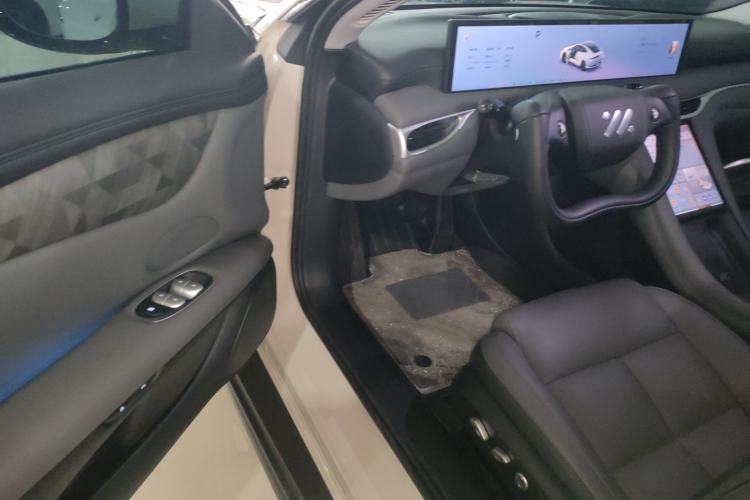 Used IM L6 2024 Max Standard Edition Interior 3