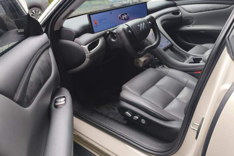Used IM L6 2024 Max Standard Edition Interior 3