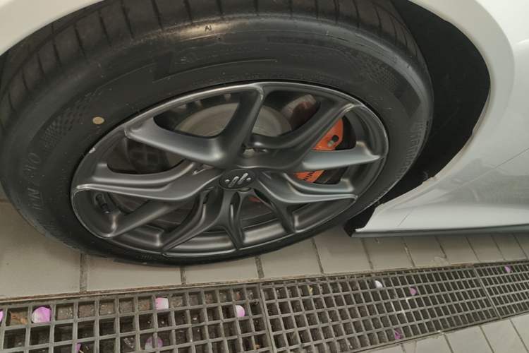 Used IM L6 2024 Max Standard Edition Left Front Wheel Hub