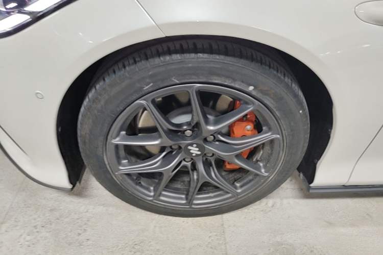 Used IM L6 2024 Max Standard Edition Left Front Wheel Hub