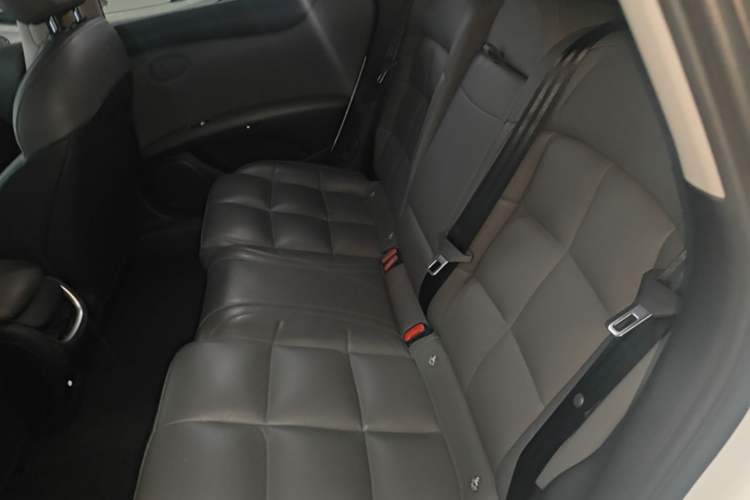 Used IM L6 2024 Max Extended-Range Version Left Rear Seat