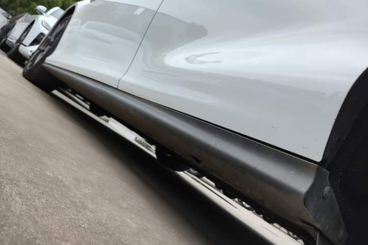 Used IM L6 2024 Max Standard Edition Left Side Sill