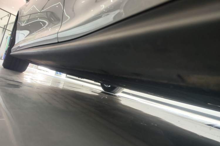 Used IM L6 2024 Max Standard Edition Left Side Sill