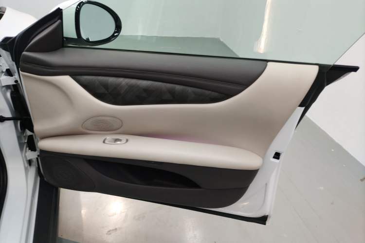 Used IM L6 2024 Max Standard Edition Right Front Door Interior