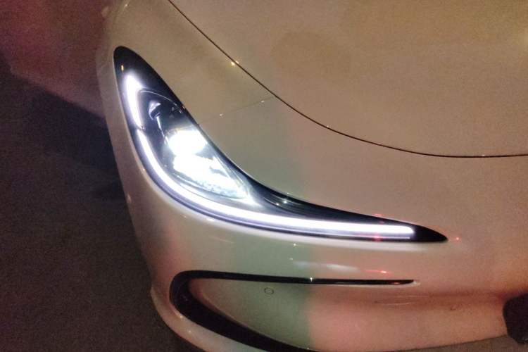 Used IM L6 2024 Max Standard Edition Right Front Headlight