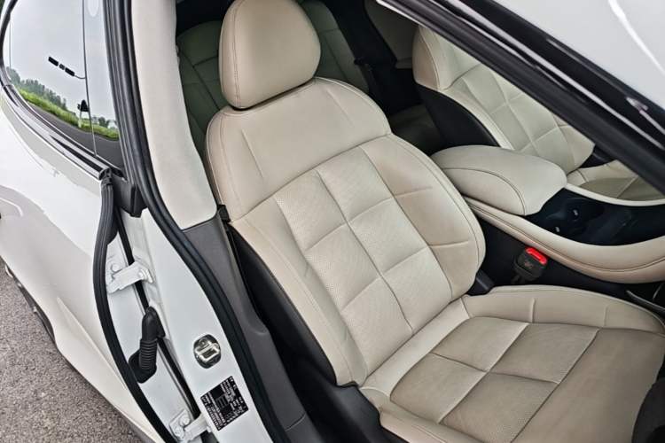 Used IM L6 2024 Max Standard Edition Right Front Seat