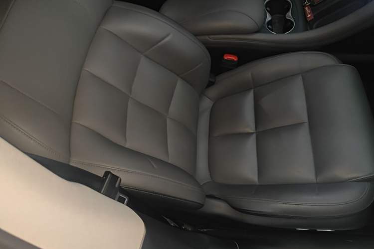 Used IM L6 2024 Max Extended-Range Version Right Front Seat
