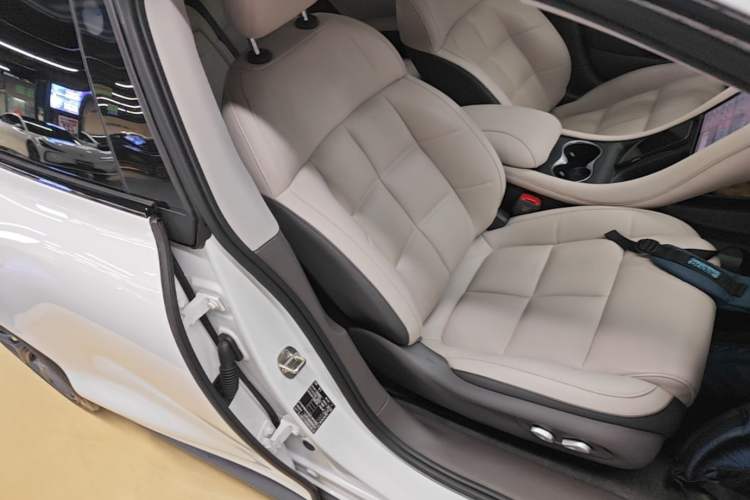 Used IM L6 2024 Max Standard Edition Right Front Seat
