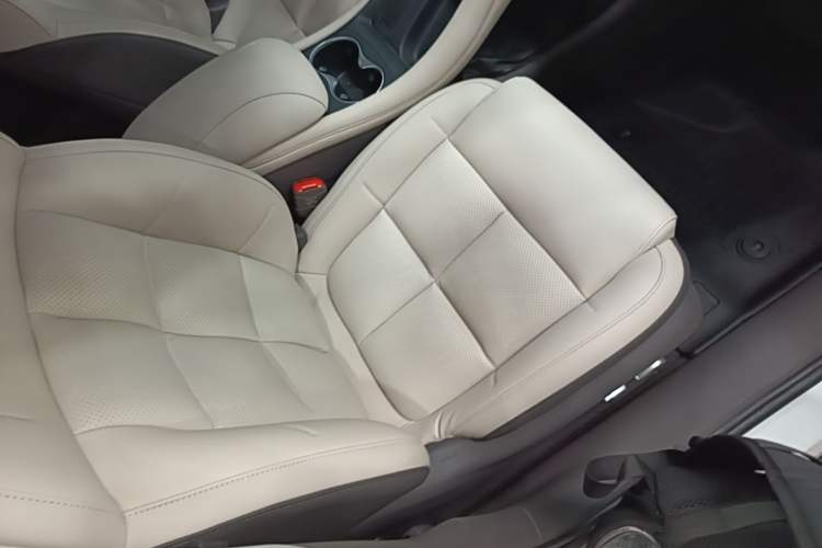 Used IM L6 2024 Max Standard Edition Right Front Seat