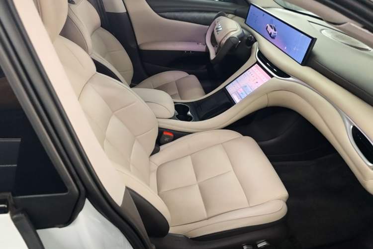 Used IM L6 2024 Max Standard Edition Right Front Seat