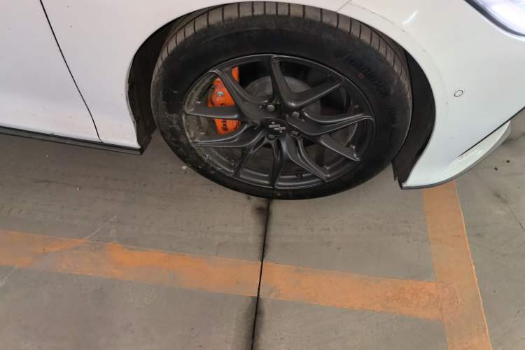 Used IM L6 2024 Max Standard Edition Right Front Wheel Hub