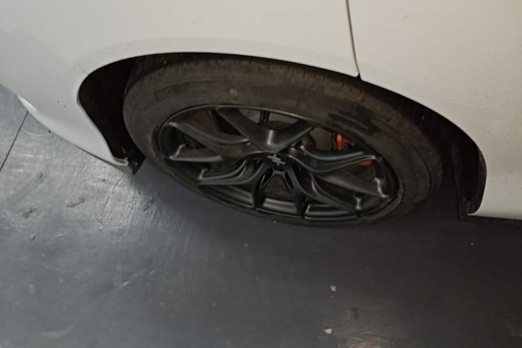 Used IM L6 2024 Max Standard Edition Right Rear Wheel Hub