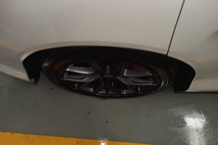 Used IM L6 2024 Max Standard Edition Right Rear Wheel Hub