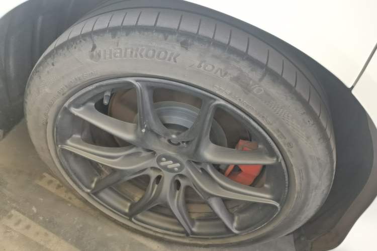 Used IM L6 2024 Max Standard Edition Right Rear Wheel Hub