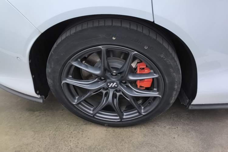 Used IM L6 2024 Max Standard Edition Right Rear Wheel Hub